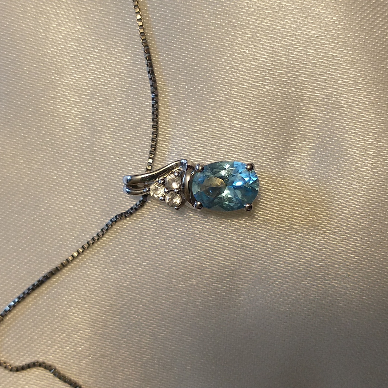 Beautiful Oval Aquamarine Pendant Necklace 80$